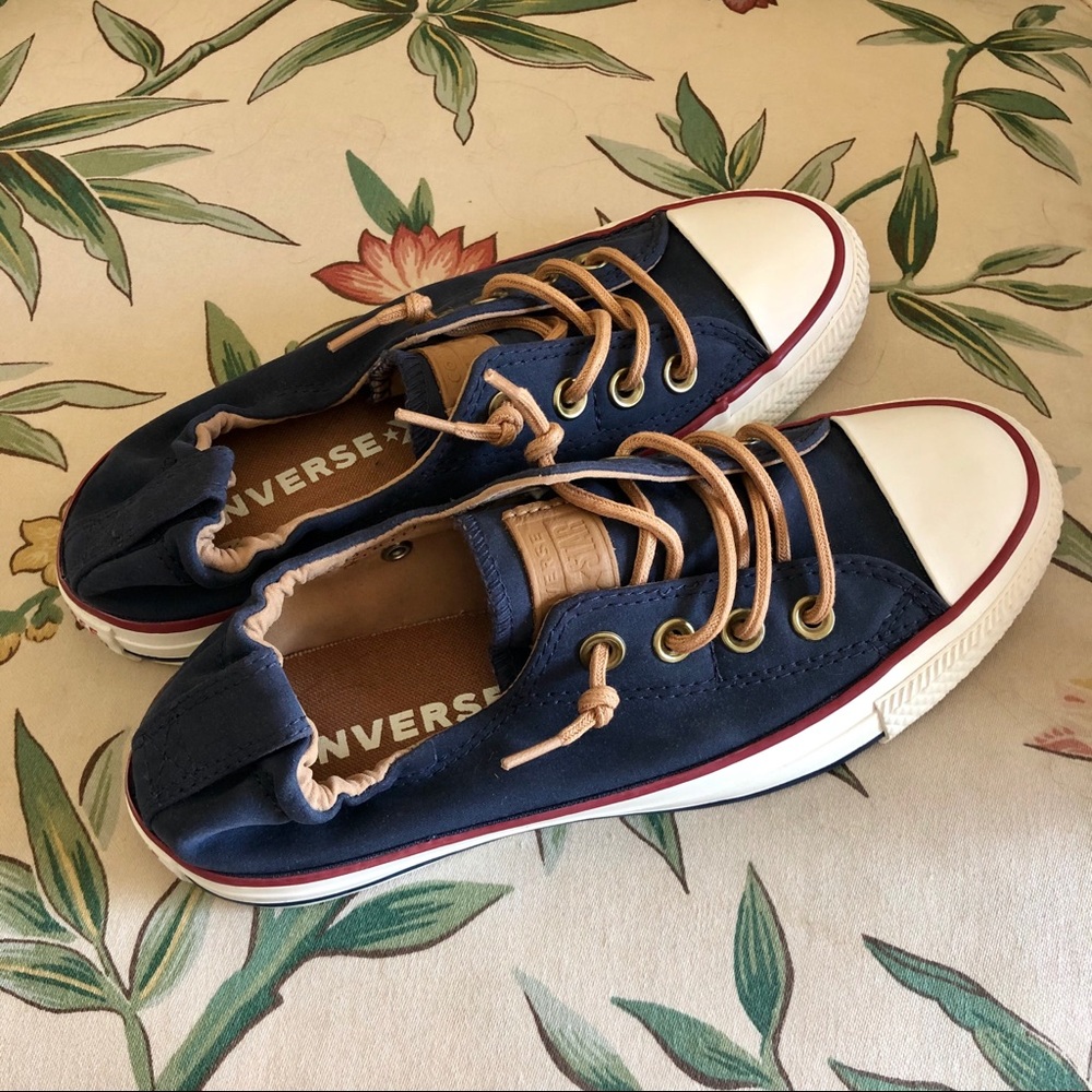 NWOT - Converse Shoes size 6